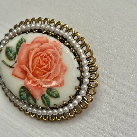 Vintage 1950’s Rose Ceramic Pin Brooch - Picture 5 of 6